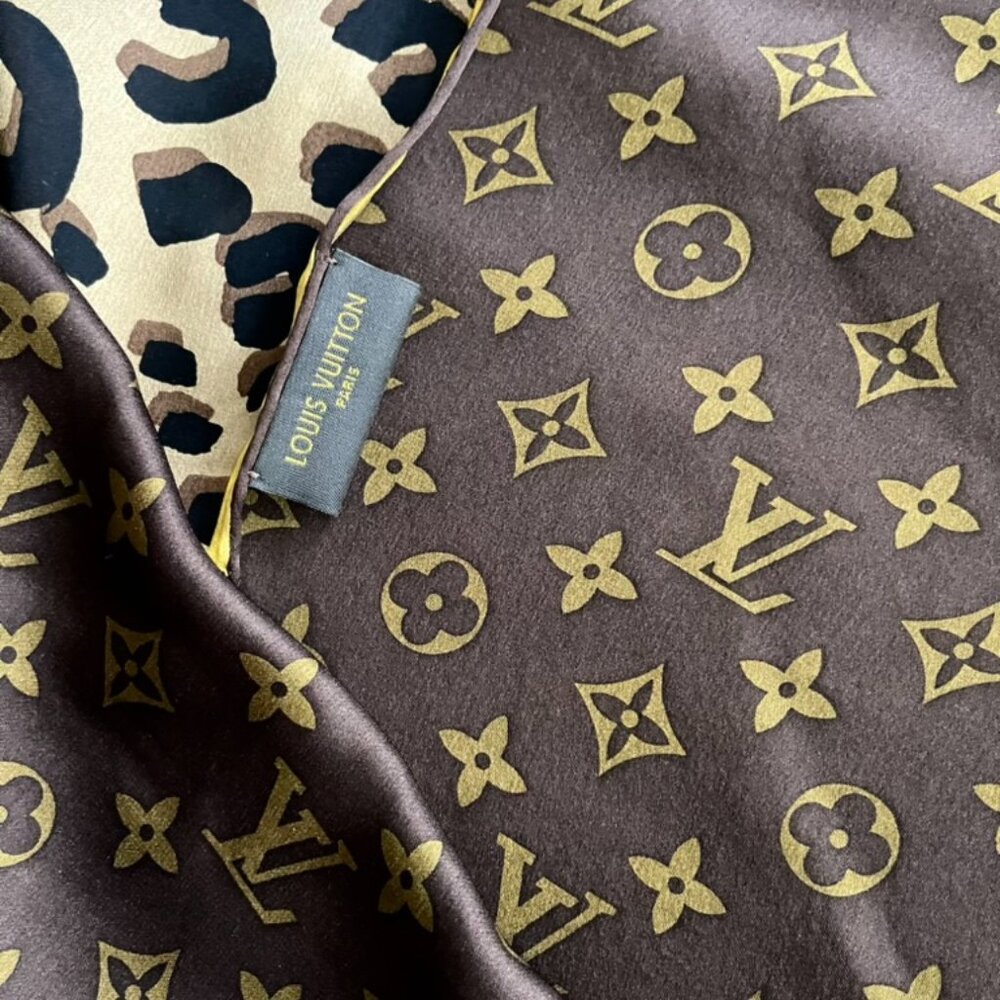 Display#1 Louis Vuitton Monogram Logo Animal Oversize Brown Gold Silk Wrap - Picture 9 of 16